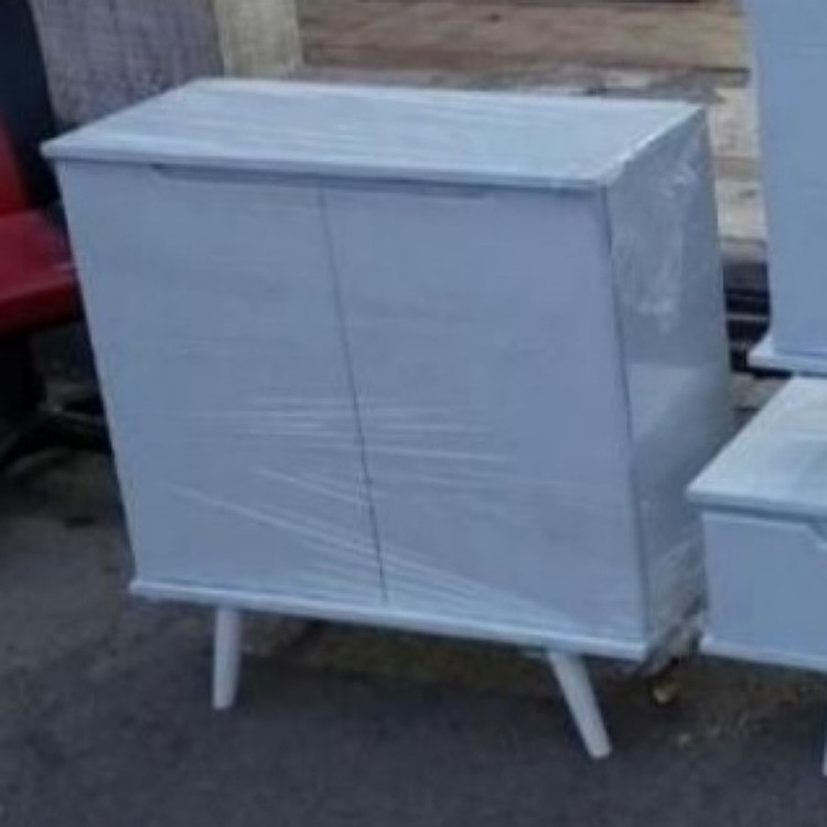 جاکفشی کلاسیک دو درب دستگیره مخفی پایه چوبی c502