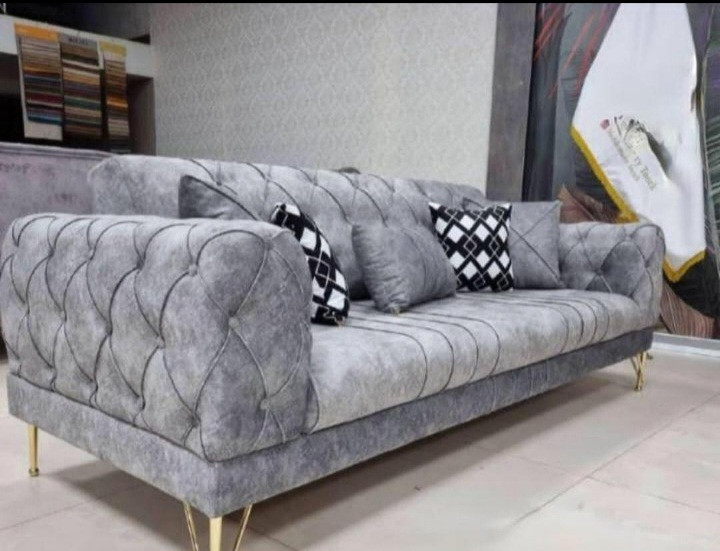 کاناپه ۳ نفره چستر پایه چوبی مناسب تی وی